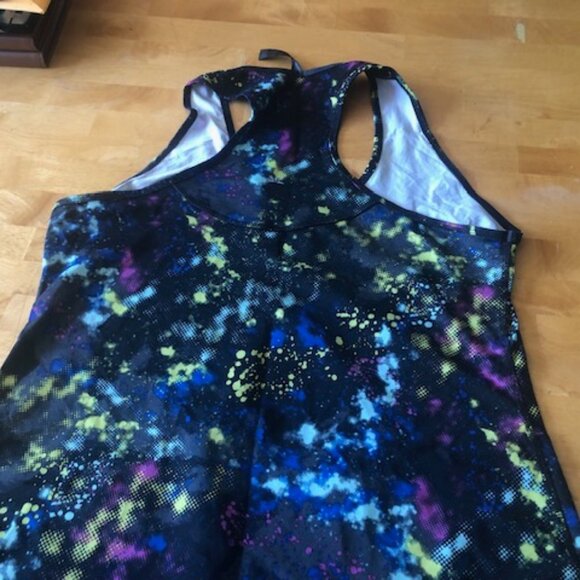 Athletic Top - Picture 2 of 4